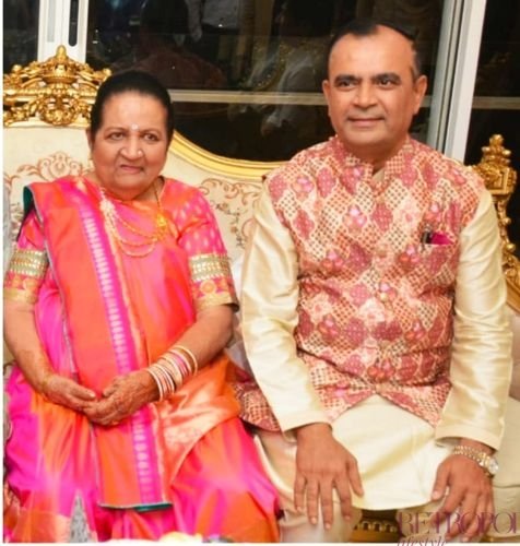Yogesh Lakhani's mother donates her eyes and skin as part of the family's pledge to contribute to Society