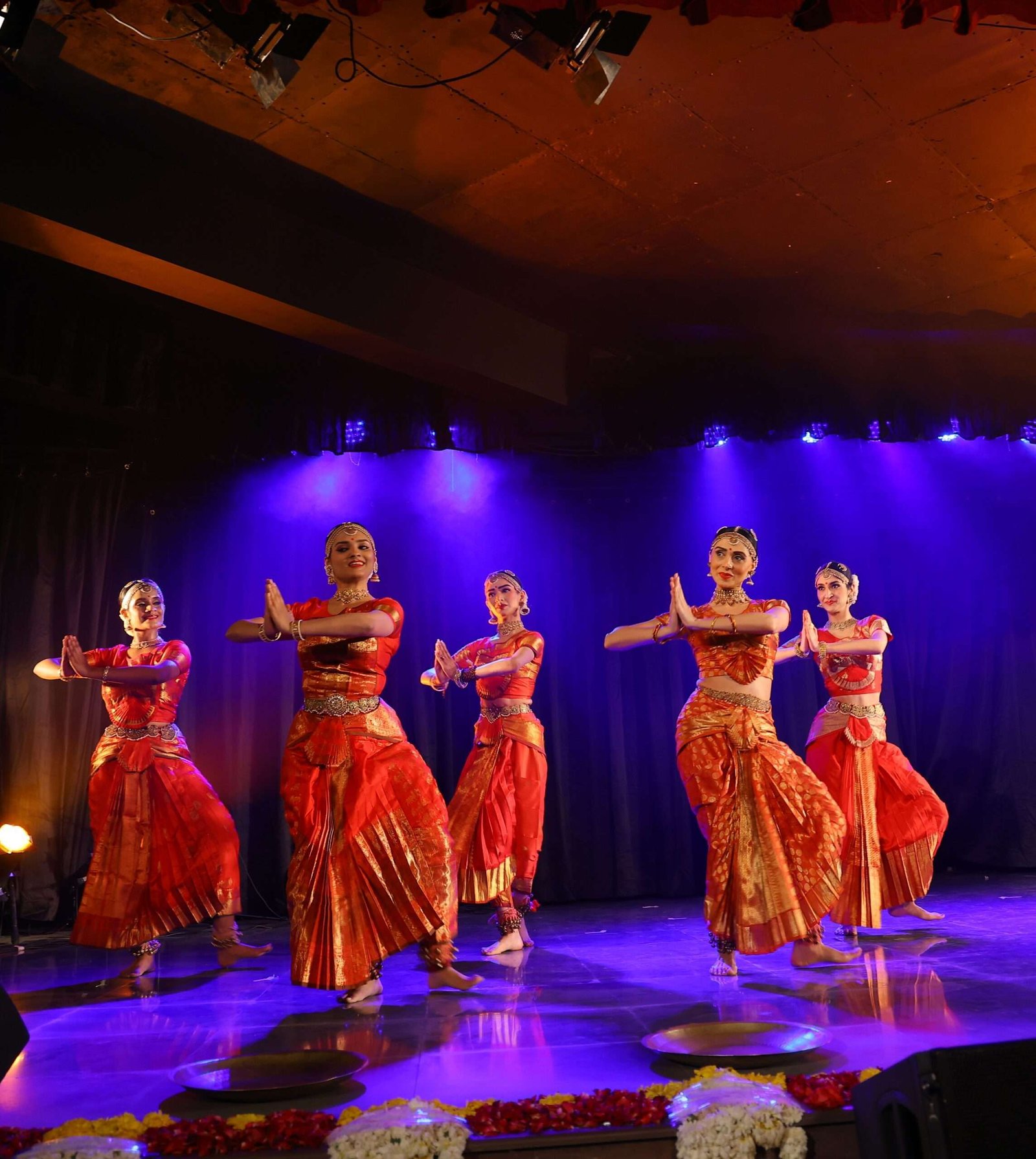A Night Where Devotion Took Form - Retropoplifestyle